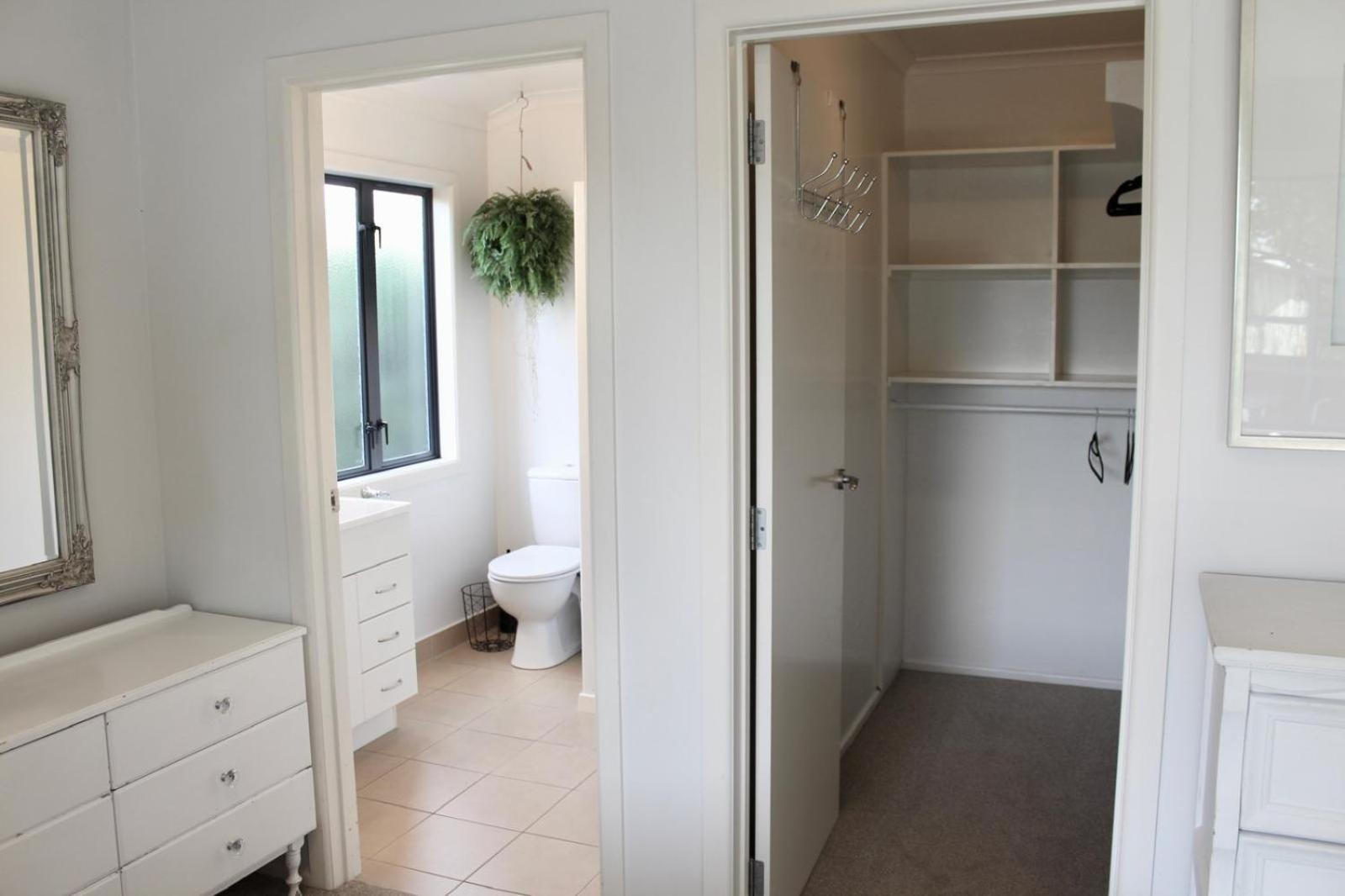5-Min Walk To Village - Havelock North Holiday Home With Spa Pool Dış mekan fotoğraf