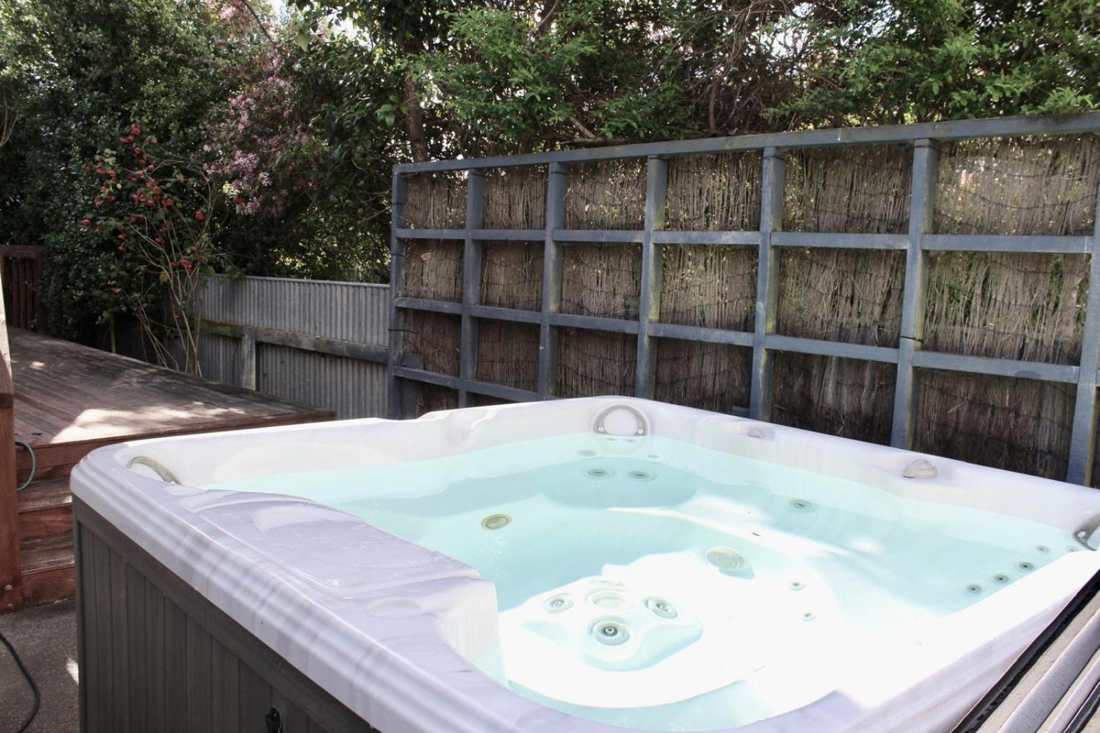 5-Min Walk To Village - Havelock North Holiday Home With Spa Pool Dış mekan fotoğraf